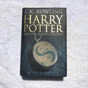 Harry Potter and the Deathly Hallows . Hardcover J. K. Rowling